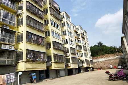 新六大街信钢嘉园183平毛坯大四房满二有证单价仅售110万